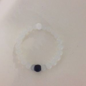 Clear lokai bracelet size: s